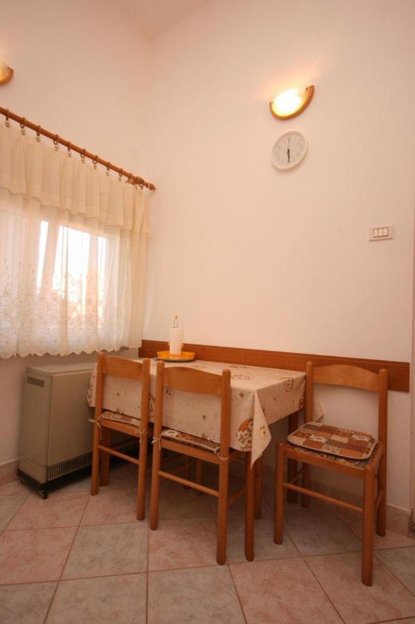 Apartmán With Wifi - 6987 Pula
